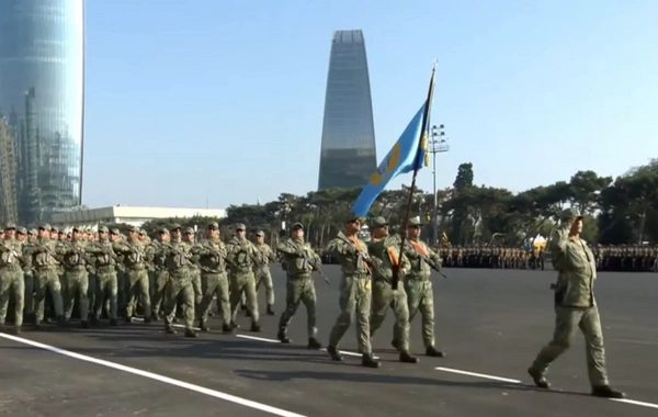 Bakıda Hərbi paradda ilk dəfə insansız sistem qoşunlarının parad heyəti keçib