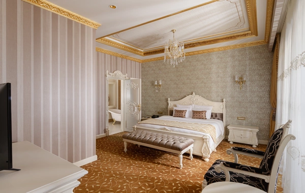 Yeni - 2026-cı ili Shamakhi Palace Sharadil-də qarşılayın