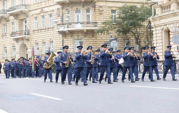 Bakıda hərbiçilərin Zəfər yürüşü BAŞLADI