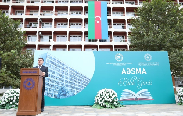 Azərbaycan Əmək və Sosial Münasibətlər Akademiyasında Bilik Günü münasibətilə tədbir keçirilib