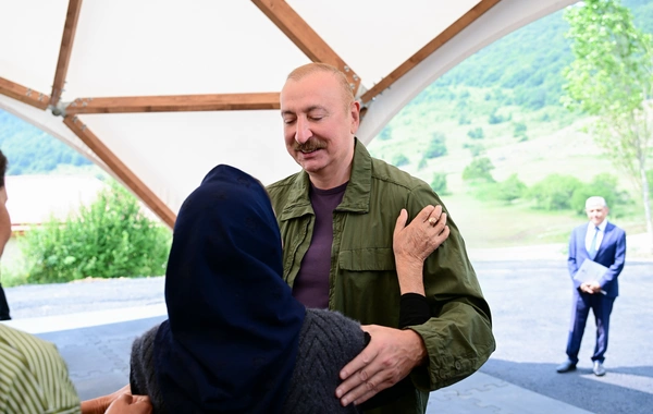 Президент ознакомился с работами, проведенными в селе Кичик Галадереси, и встретился с его жителями