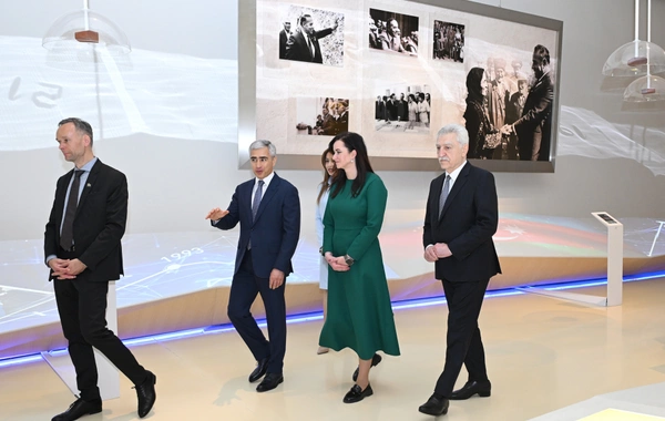 Litvanın Baş naziri İnqa Ruqiniene Heydər Əliyev Mərkəzində olub