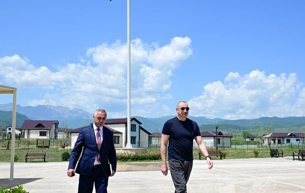 Prezident İlham Əliyev Xocalıda hərbi qulluqçular üçün nəzərdə tutulan fərdi evlərdə yaradılmış şəraitlə tanış olub