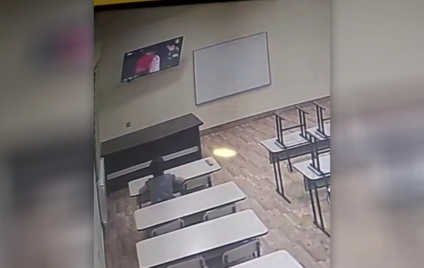 Azyaşlının Qarabağ sevgisi hamını duyğulandırdı - Təkbaşına izləyirmiş...