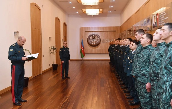 Elçin Quliyev xidməti-döyüş fəaliyyətində fərqlənən hərbi qulluqçuları təltif edib