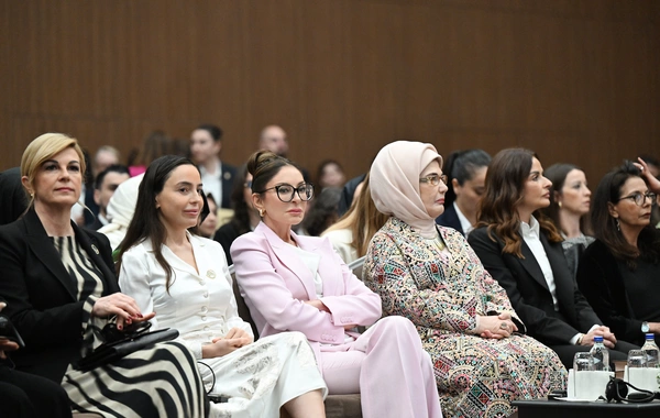 Mehriban Əliyeva Antalyada Fələstinə həsr olunan tədbirdə iştirak edib