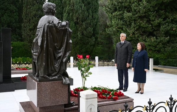 Dövlət və hökumət rəsmiləri Fəxri xiyabanı ziyarət ediblər