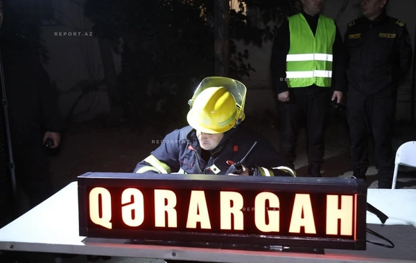 Yasamalda yanğının baş verdiyi yaşayış binasının qarşısında qərargah yaradılıb