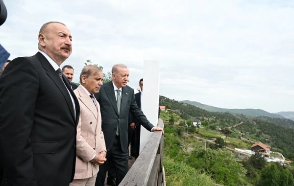 Ильхам Алиев, Реджеп Тайип Эрдоган и Мухаммад Шахбаз Шариф побывали в прогулочной зоне в Лачыне