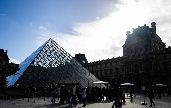 Подозреваемому в ограблении Лувра предложили 15 000 евро за кражу