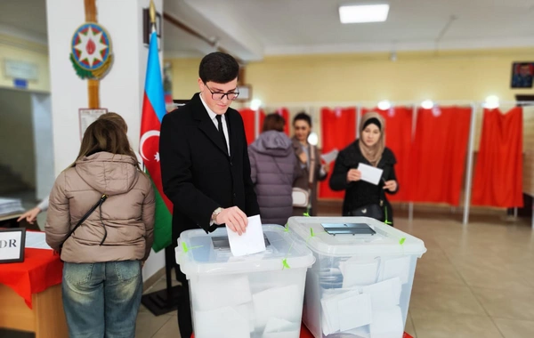 Bələdiyyə seçkilərində gənclər də fəal iştirak edir