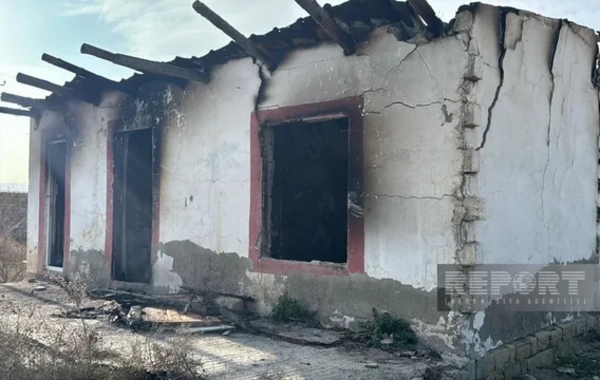 Sumqayıt sakininin evi yanaraq kül oldu