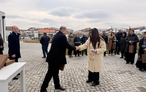 Növbəti köç karvanı Horovlu kəndinə çatıb, açarlar təqdim olunub