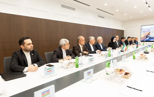 Vilayət Eyvazov iranlı həmkarı ilə görüşüb