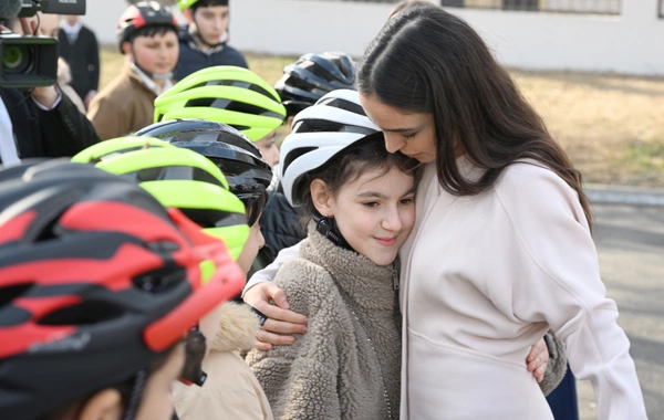 Лейла Алиева и Алена Алиева побывали в центре STEAM и полной средней школе номер 37 в Гяндже