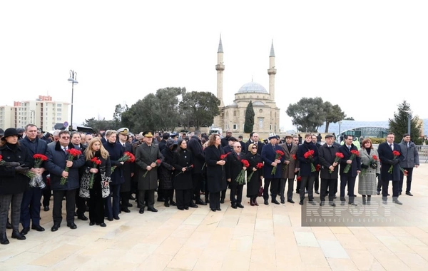 Azərbaycanda akkreditə olunmuş diplomatlar Şəhidlər xiyabanını ziyarət edib