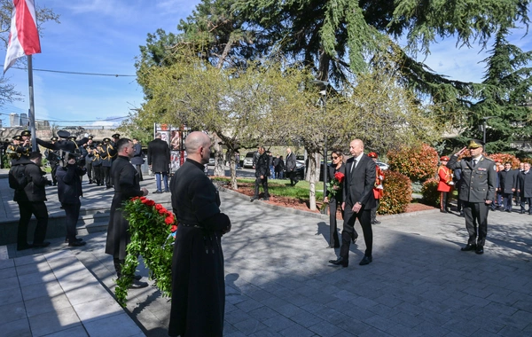 Президент Ильхам Алиев посетил в Тбилиси Мемориал героев
