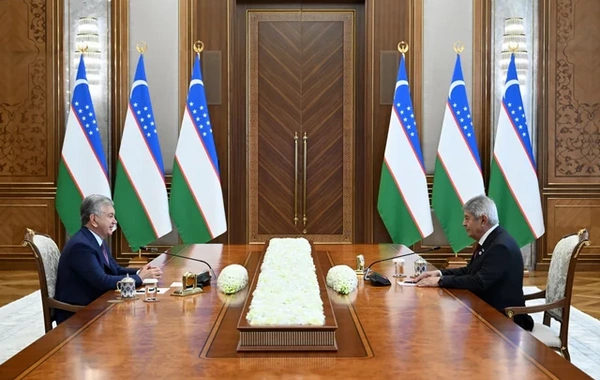 Şavkat Mirziyoyev Azərbaycan səfirinə "Mehnat Shuhrati" ordenini təqdim edib