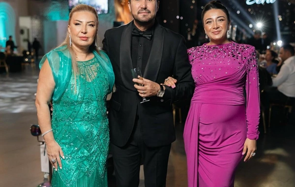 Nadir Qafarzadə ailə fotolarını paylaşdı