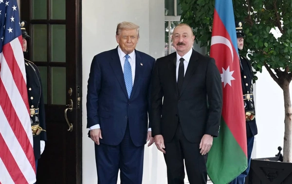 İlham Əliyev Sülh Şurasının ilk iclası çərçivəsində Donald Trampla söhbətləşib