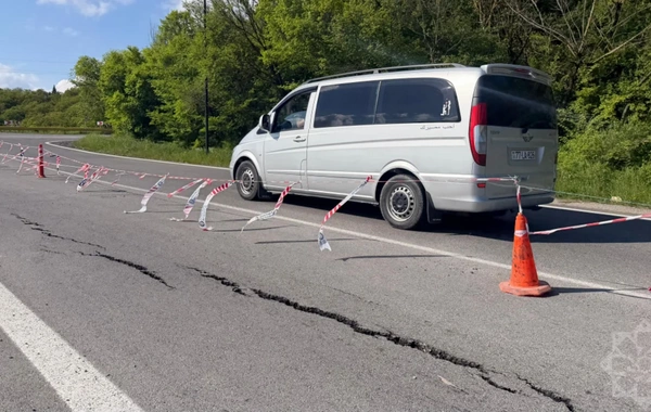Ağsu dolaylarında TORPAQ SÜRÜŞMƏSİ: Yol qismən BAĞLANDI - FOTO