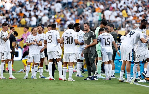 "Kral klubu" üç futbolçunu göndərmək istəyir