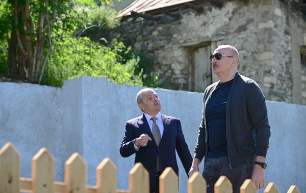 Prezident İlham Əliyev Şuşanın Böyük Qaladərəsi kəndində görülən işlərlə tanış olub, sakinlərlə görüşüb