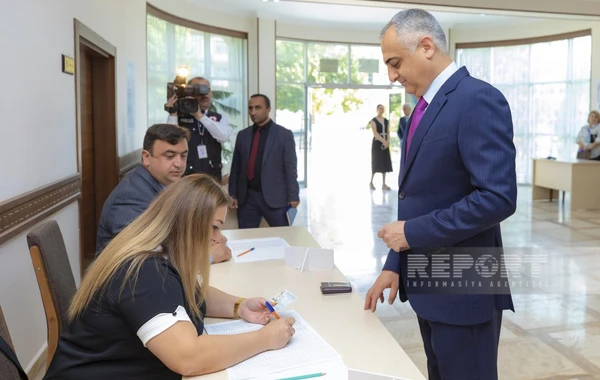 Fuad Nəcəfli səsvermə hüququndan istifadə edib