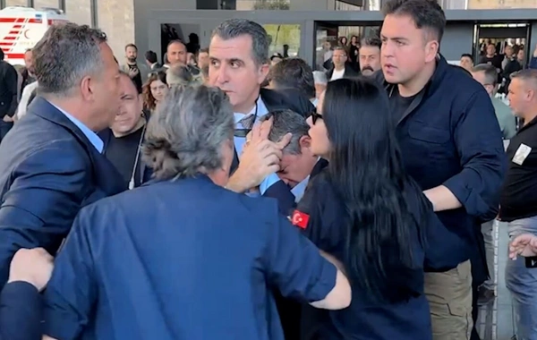 CHP sədrinə vida mərasimində yumruq atıldı