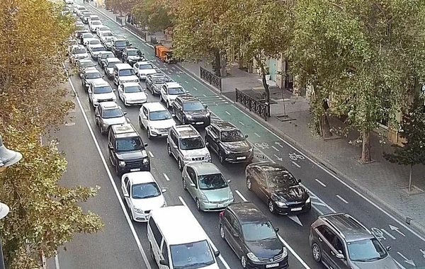 Bakıda 17 istiqamətdə tıxac var