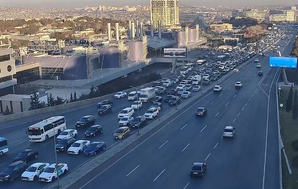 Bakıda 12 istiqamətdə tıxac müşahidə olunur
