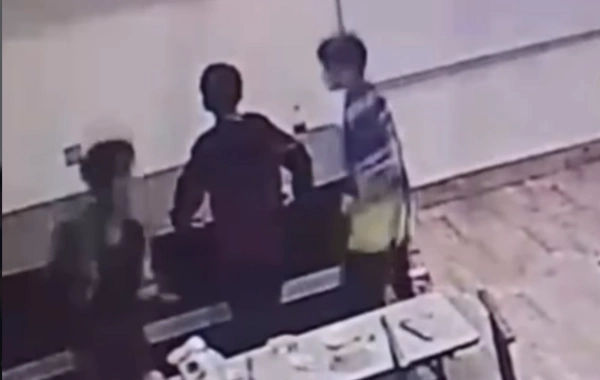 Əkbər sevincindən bütün sığınacağı oyatdı