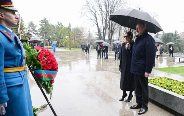 Azərbaycan Prezidenti Belqradda Ümummilli Lider Heydər Əliyevin abidəsini ziyarət edib