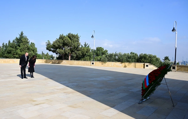 The President and the first lady visited the Alley of Martyrs