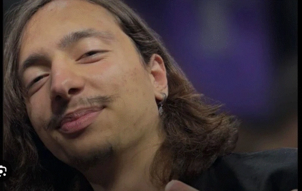 Afra Saraçoğlu bu iş adamı ilə eşq yaşayır