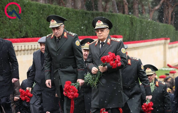 Rəsmilər Şəhidlər xiyabanında