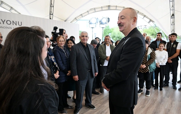 İlham Əliyev Qırmızı Bazar, Hadrut qəsəbələri və Sos kəndinin sakinləri ilə görüşüb