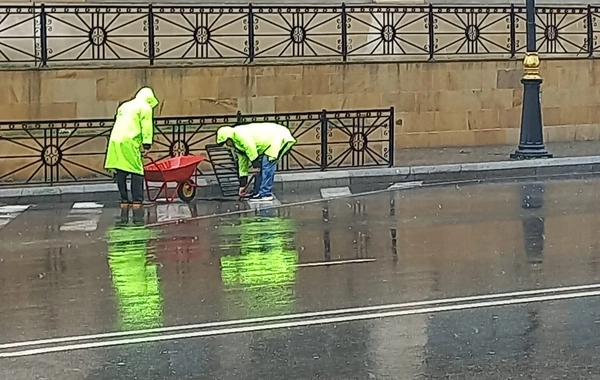Коммунальные службы Баку работают в усиленном режиме