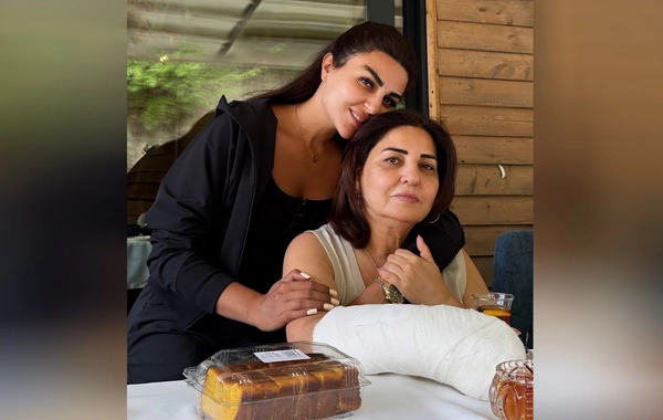 Gülay Zeynallı anası ilə rayonda istirahət edir