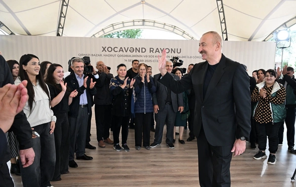 İlham Əliyev Qırmızı Bazar, Hadrut qəsəbələri və Sos kəndinin sakinləri ilə görüşüb