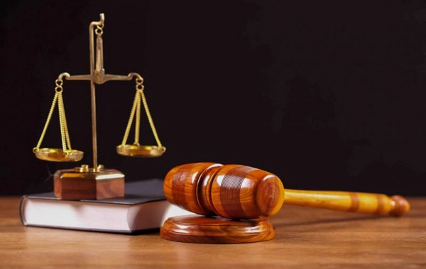Füzulidə həyat yoldaşını iş yerində qətlə yetirməkdə təqsirləndirilən şəxsə hökm oxunub