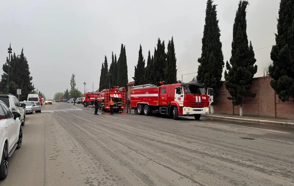 Yanğınla mübarizəyə 10 avtonəqliyyat vasitəsi və 60 nəfər canlı qüvvə cəlb olunub