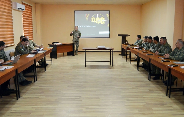 В Баку проходит консультативная встреча с делегацией НАТО