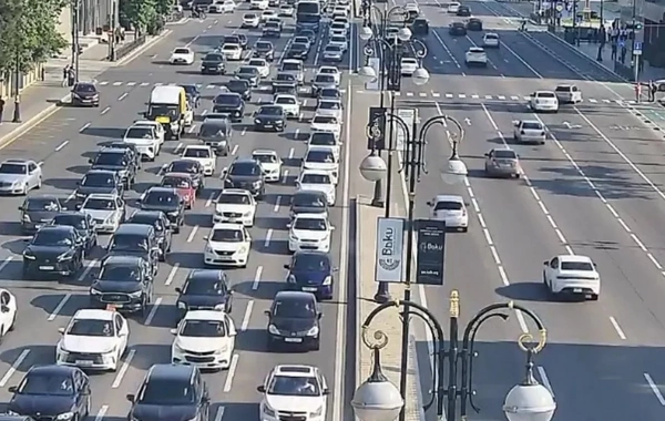 Bakının bir sıra yollarında tıxac yaranıb