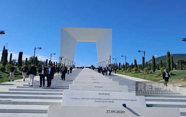 Din xadimləri Xankəndidə Zəfər parkı və Zəfər meydanını ziyarət ediblər