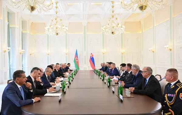 В Шуше состоялась встреча Президента Ильхама Алиева с президентом Словацкой Республики в расширенном составе