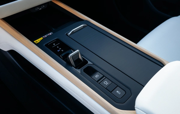 Yeni Lexus ES. zəriflik və innovasiyanın yeni nəsli