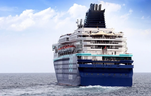 Münaqişənin kəskinləşməsindən bəri Hörmüz boğazından ilk sərnişin gəmisi keçdi