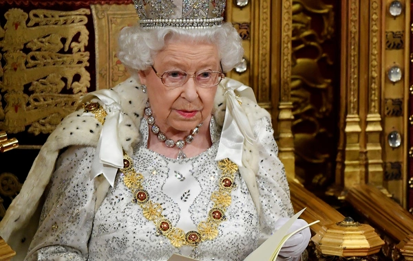 Kraliça II Elizabetin uşaqlıq məktubu hərraca çıxarılır