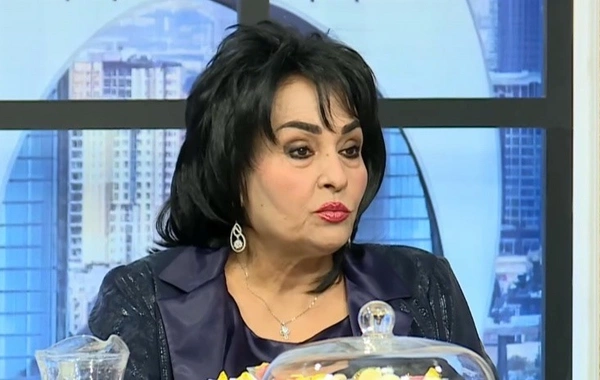 Əməkdar artist: Yerindən duran özünə sənətkar deyir